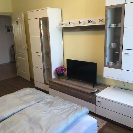 Emese Vendeghaz * Mezopeterd